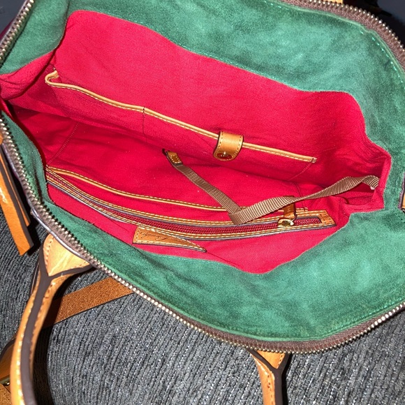 Original Dooney and Bourke,Raspberry color,real leather,shoulder strap - Picture 3 of 3